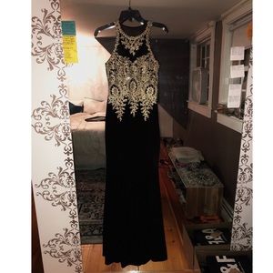 Beautiful black and gold prom dress✨✨